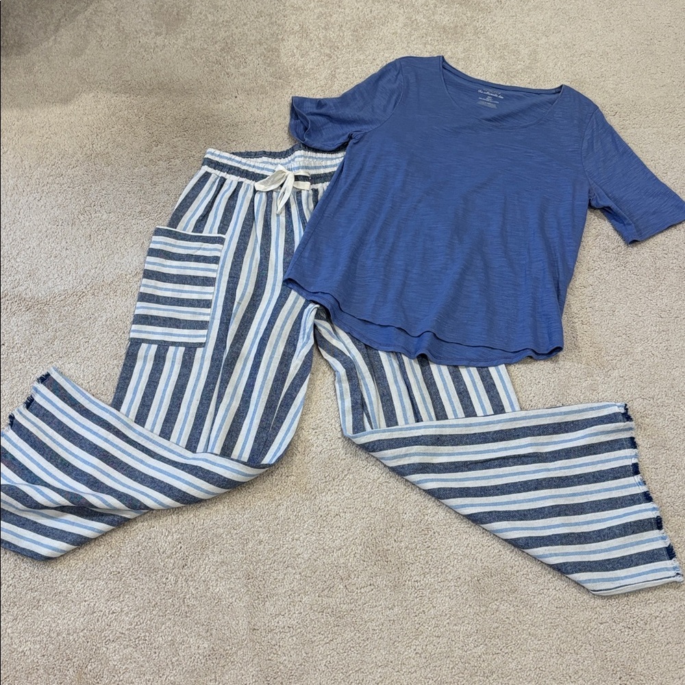 Chico's Blue Ultimate Tee with fringe hem drawstring beach pants